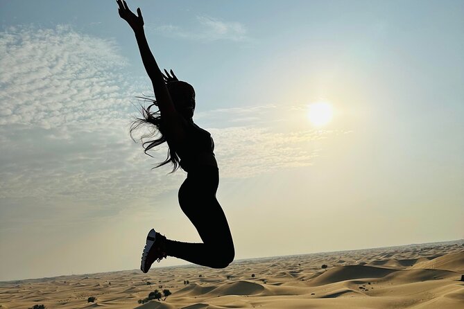 Abu Dhabi: 4x4 Desert Safari and Sandboarding. - BBQ dinner and evening entertainment
