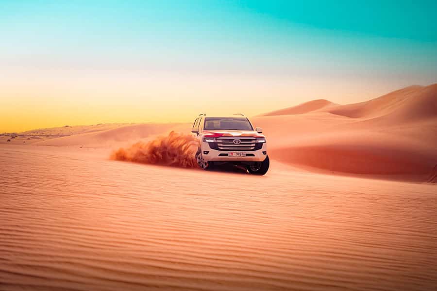 Abu Dhabi: Desert Safari with BBQ, Belly & Tannura Dance - The five-minute viewpoint stop