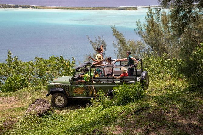 Bora Bora Half Day 4X4 Island Safari Tours - Mount Popoti delivers the big photo stop