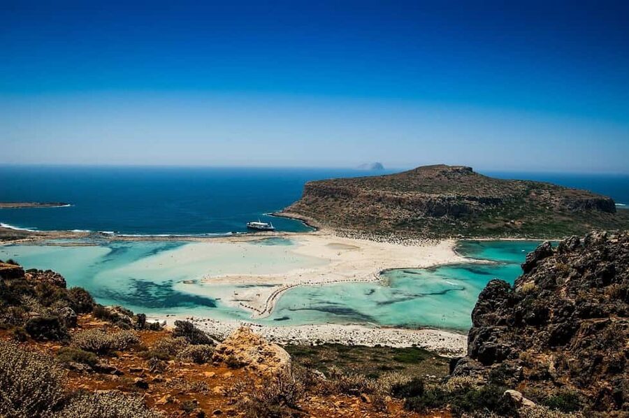 Chania: Balos Lagoon 4x4 Jeep Safari Tour from Kissamos - The 20-minute walk down to Balos Beach