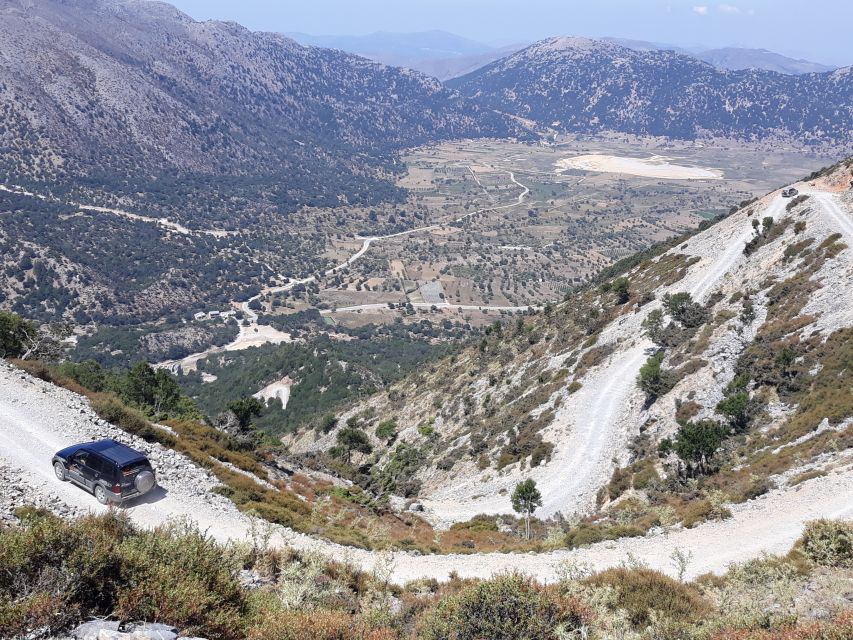 Chania: White Mountains Safari Tour with Lunch and Tastings - The guides and group size