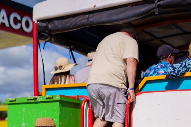 City Tour & Half-Day Safari Experiences - Visiting a Dominican home for coffee and cocoa