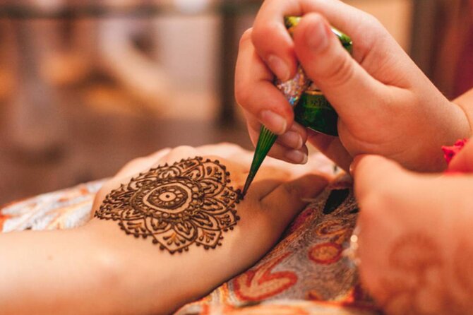 Desert Safari Dubai with Dune Bashing, Activities and Dinner - Henna, Arabic Clothing, and Photo Stops