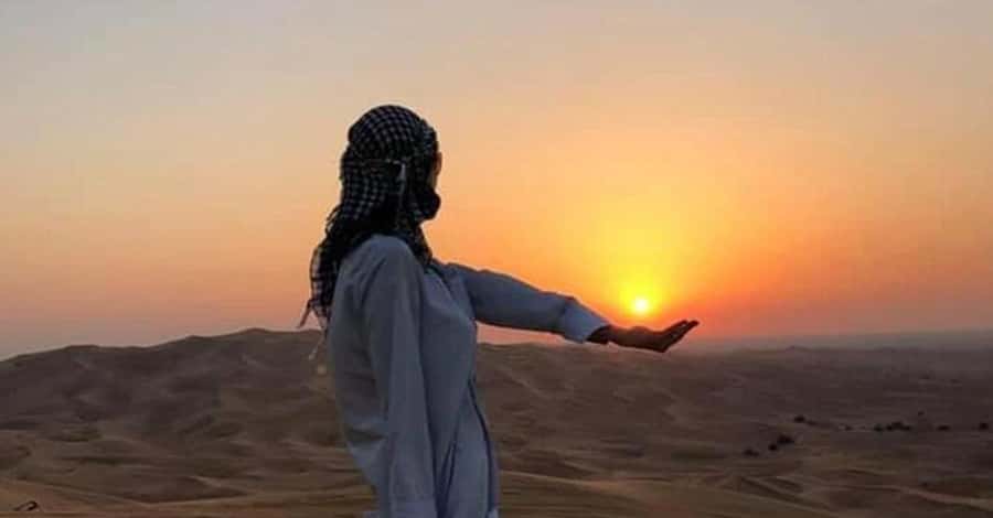 Desert Safari - Private 4WD car - Tanura, belly dance, and fire-show entertainment