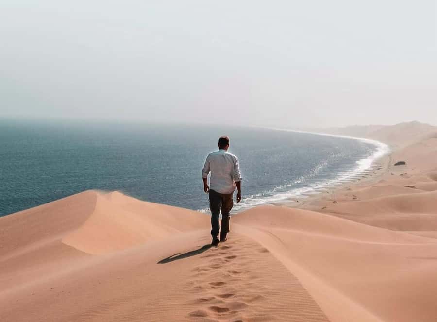 Doha: Inland Sea Desert Safari with Sunset & Sunrise Views - Sealine Beach: the warm-up before the dunes