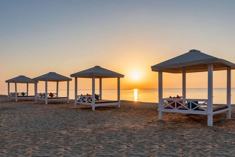 Doha: Overnight Desert Safari with Dinner and Breakfast - From Doha to the open desert