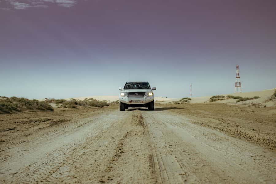 Doha: Sharing Desert Safari with Inland Sea visit - Khor Al Adaid and the borderland setting