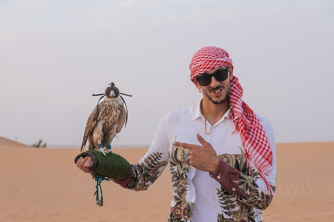 Dubai: Al Marmoom Oasis Vintage Safari: Camels, Stargazing & Meal - How the guides shape the evening