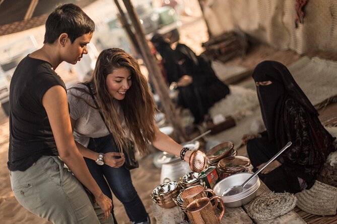 Dubai: Bedouin Culture Safari - A vintage Land Rover through the reserve