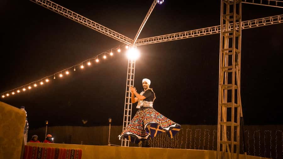 Dubai: Premium Red Dune Safari with Sandboarding & BBQ - Sandboarding and the desert photo stop