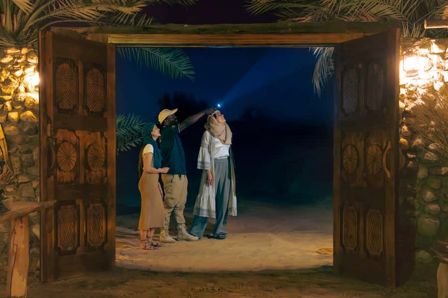 Dubai: Private Night Safari & Astronomy with 3-Course Dinner - The 1950s Land Rover through the reserve