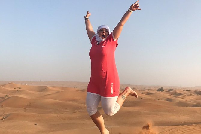 Dubai: Unique SUNSET 4WD Red Dunes Safari - Shows, Henna, Shisha, and the Evening Mood