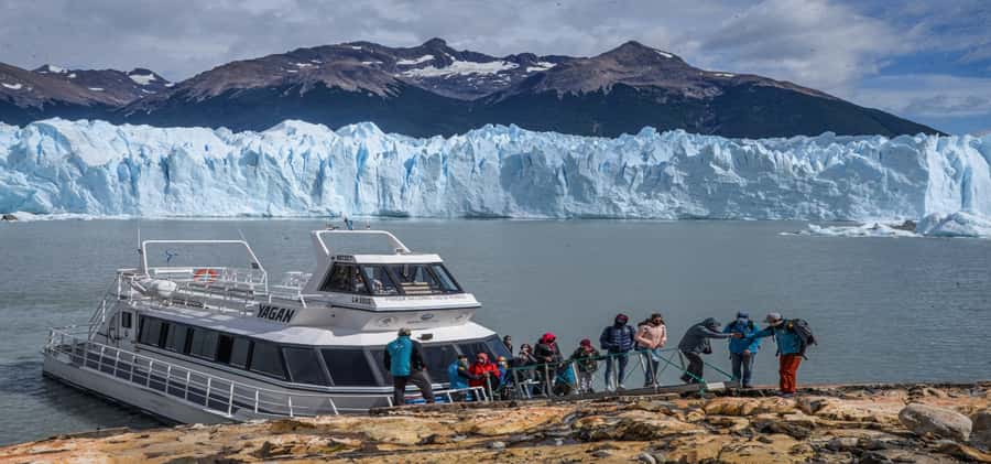 El Calafate: Safari Azul Los Glaciares Trekking Tour - The 30-minute walk through forest and stone