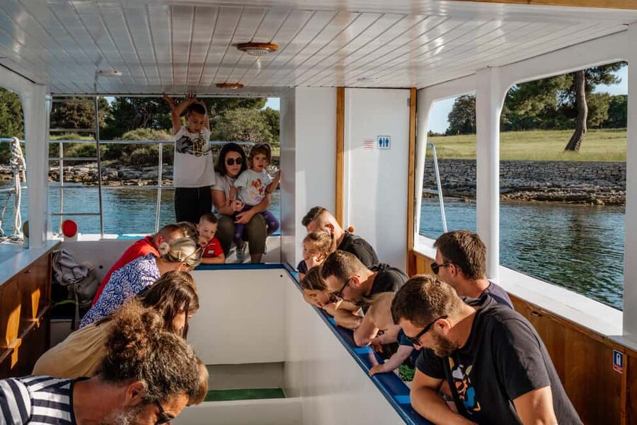 FAŽANA: DOLPHIN SAFARI - Leaving Fažana for the Brijun canal