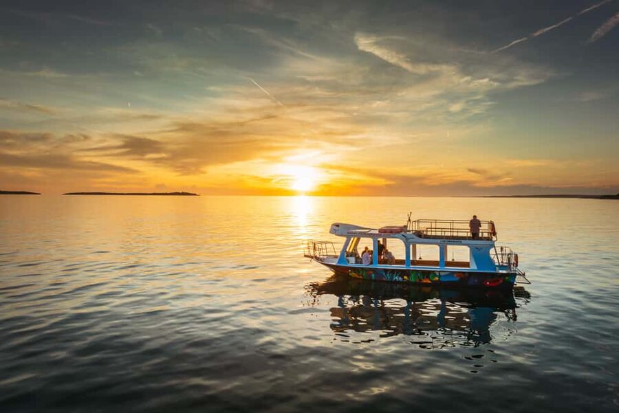 FAŽANA: DOLPHIN SAFARI - Sunset on the return to Fažana