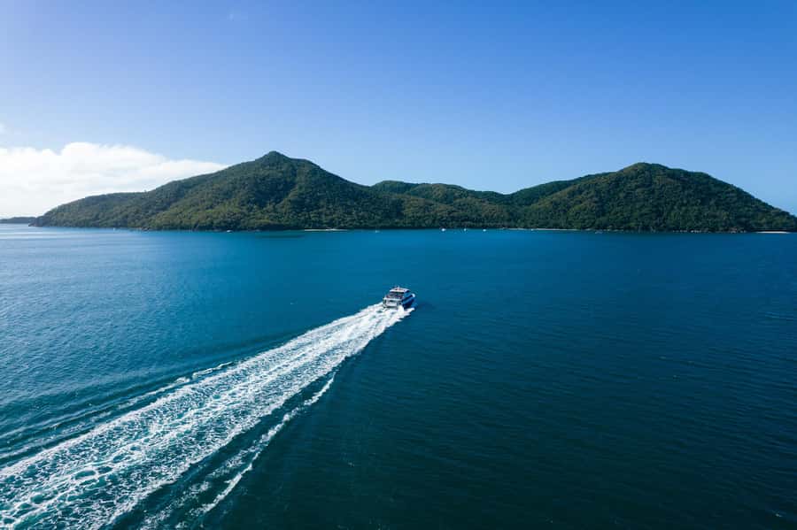 Fitzroy Island: Full-Day Ferry & Snorkel Safari Guided Tour - Lunch with a view at Welcome Bay