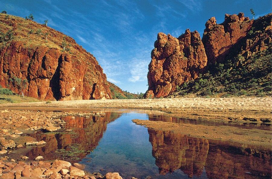 From Alice Springs: Palm Valley 4WD Outback Safari + Picnic - Why Palm Valley makes a better day trip than a simple lookout