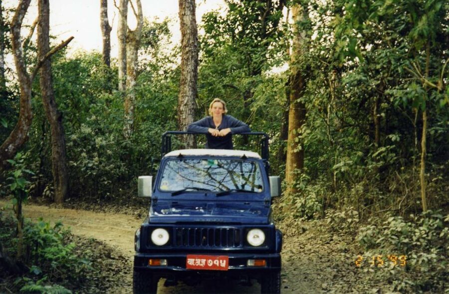 From Kathmandu/Pokhara: 3-Day All-Inclusive Chitwan Safari - Day one: Sauraha and the Tharu cultural evening