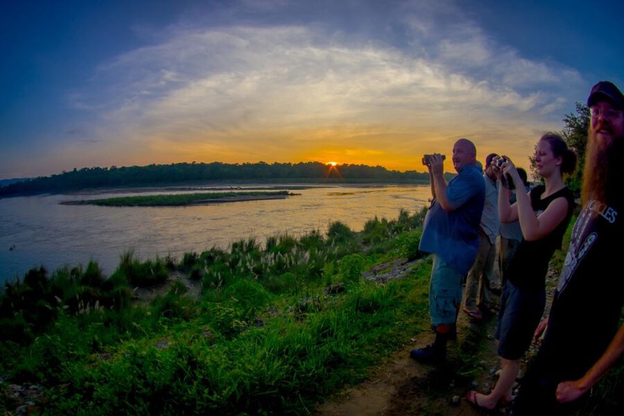 From Kathmandu/Pokhara: 3-Day All-Inclusive Chitwan Safari - Day two: canoeing, elephants, and the Chitwan Jeep safari