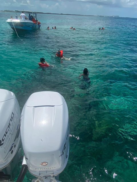 From Nassau: Swim with Pigs Safari - Drinks, music, and the feel on board