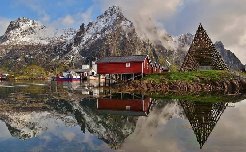 From Svolvær: Lofoten RIB Sea Eagle Safari Trollfjord Cruise - Leaving Svolvær and entering Lofoten’s coastal scenery