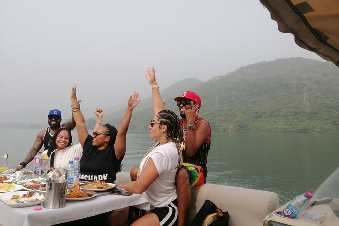 Full-Day Accra Safari and Boat Cruise Private Tour - Akosombo and the wide waters of Lake Volta