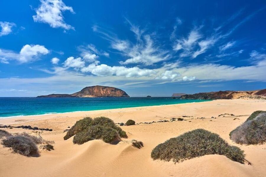 Graciosa Island: Jeep Safari Playa De las Conchas - Starting in Caleta de Sebo beside the church