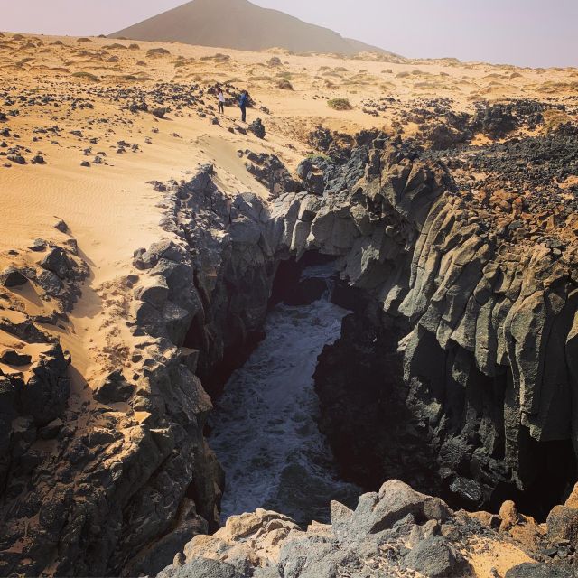 Graciosa Island: Jeep Safari Playa De las Conchas - Pedro Barba, a tiny village with a quiet beach