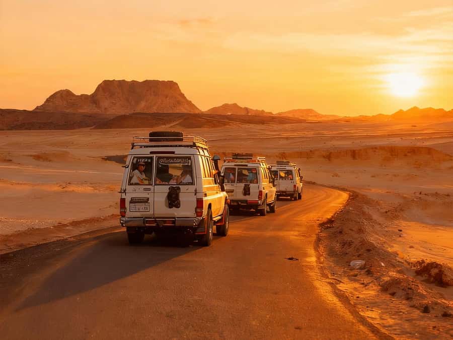 Hurghada: 6-Hour Jeep Desert Safari, Dinner, and Show - Quad bikes and spider buggies: check your exact option