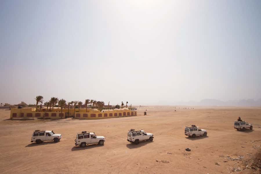 Hurghada: 6-Hour Jeep Desert Safari, Dinner, and Show - Dinner beside the bonfire