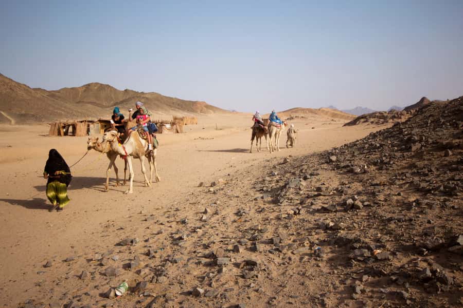 Hurghada: 6-Hour Jeep Desert Safari, Dinner, and Show - Stargazing with a digital telescope