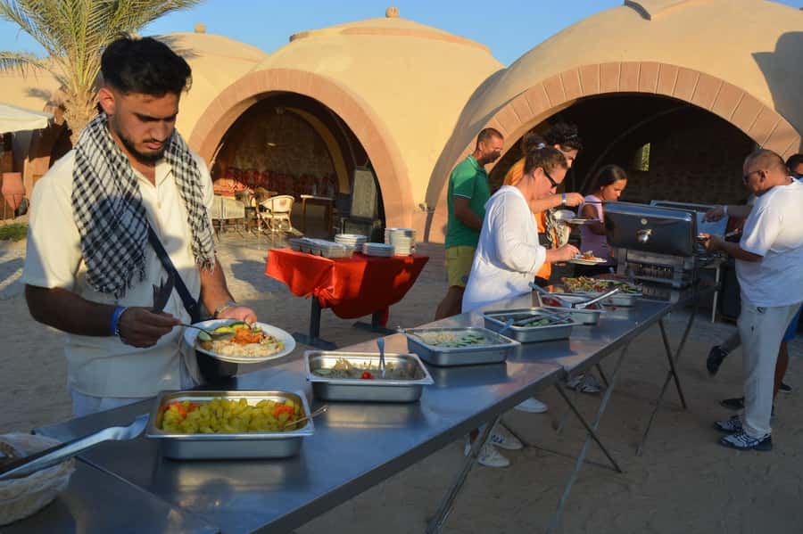 Hurghada: Jeep Safari with Camel Ride, Dinner and Show - An Oriental show to finish the evening