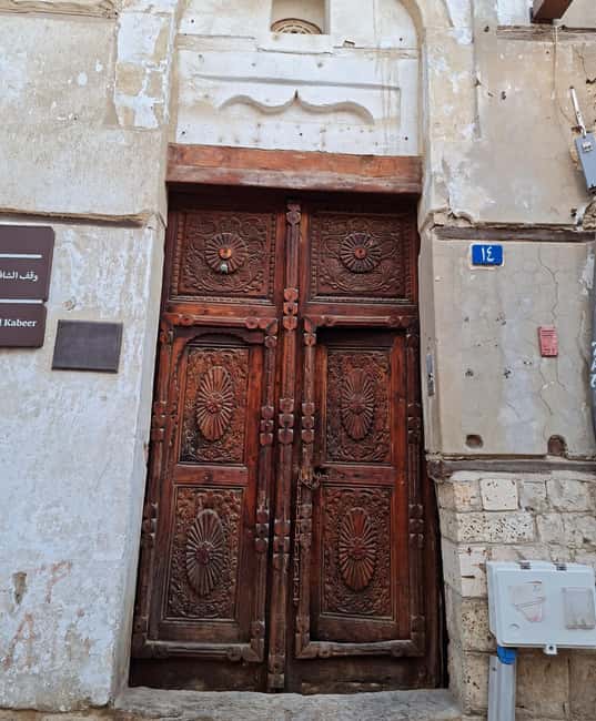 Jeddah: City tour include old Jeddah OR Safari - Key points at a glance