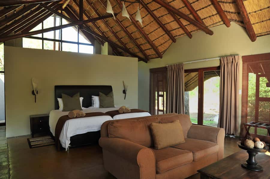 Johannesburg: 2-Day 4-Star Pilanesberg Safari - The guide can shape the whole safari