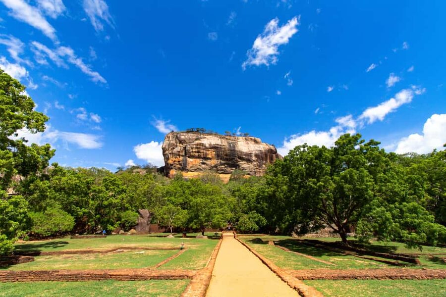 Kandy To Sigiriya Day Tour With Minneriya Safari - Matale Hindu Temple: a colorful first stop