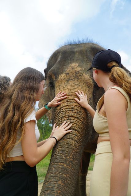 Koh Samui: 4x4 Sightseeing Safari & Elephant Sanctuary Tour - Lunch with a mountain view