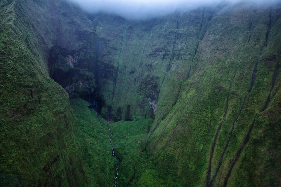 Lihue: Deluxe Waterfall Safari Helicopter Tour - Waialeale Crater and its many waterfalls