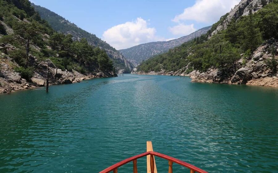 Magnificent Combo: Cabrio Safari and Green Canyon Boat Tour - Languages, guides, and the human side of the day