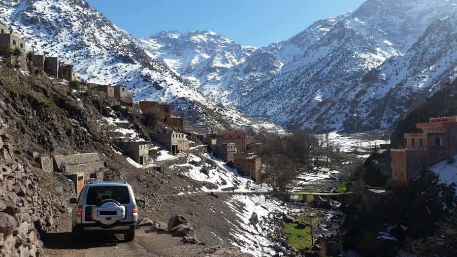 Marrakech: Atlas Mountains and Desert Safari with Lunch - Visiting a Berber home for tea and bread
