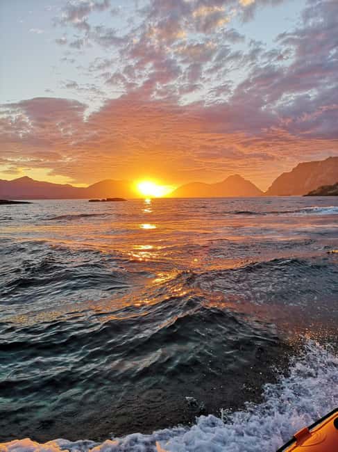 Midnight sun safari - Through the narrow straits toward the ocean