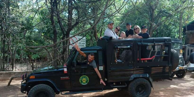 Minneriya National Park Safari - Entrance Fee Included - What the guide can add to the drive