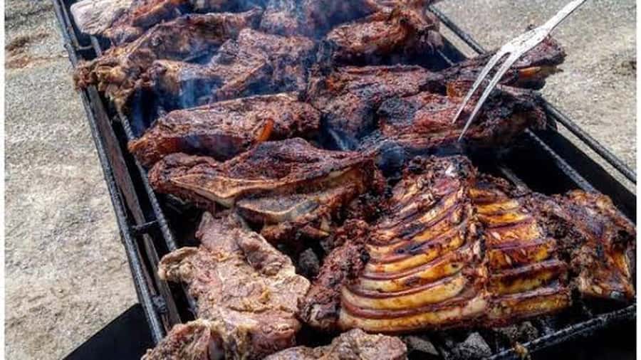 Nairobi: Cabaret Show with Dinner at Safari Park Hotel - Who will enjoy this Nairobi night out?