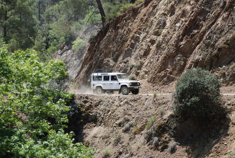 Paphos: Troodos-Kykkos Land Rover Treasure Jeep Safari - Lunch at a traditional taverna