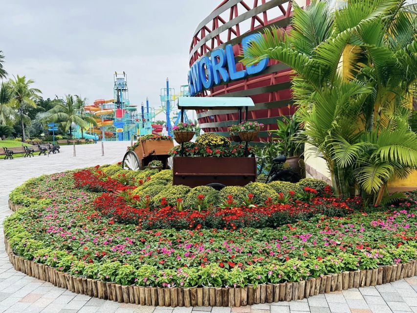 Phu Quoc: VinWonders Entry Ticket with Optional Safari - The aquarium tunnel and marine life