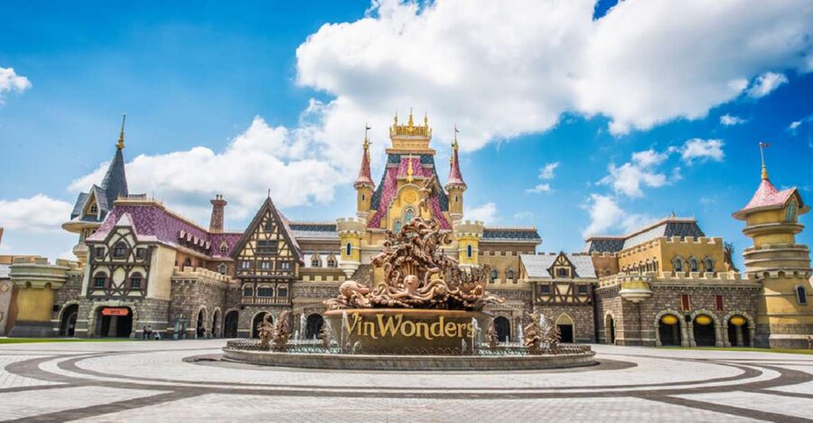 Phu Quoc: VinWonders Entry Ticket with Optional Safari - Arriving early, then waiting for the rides