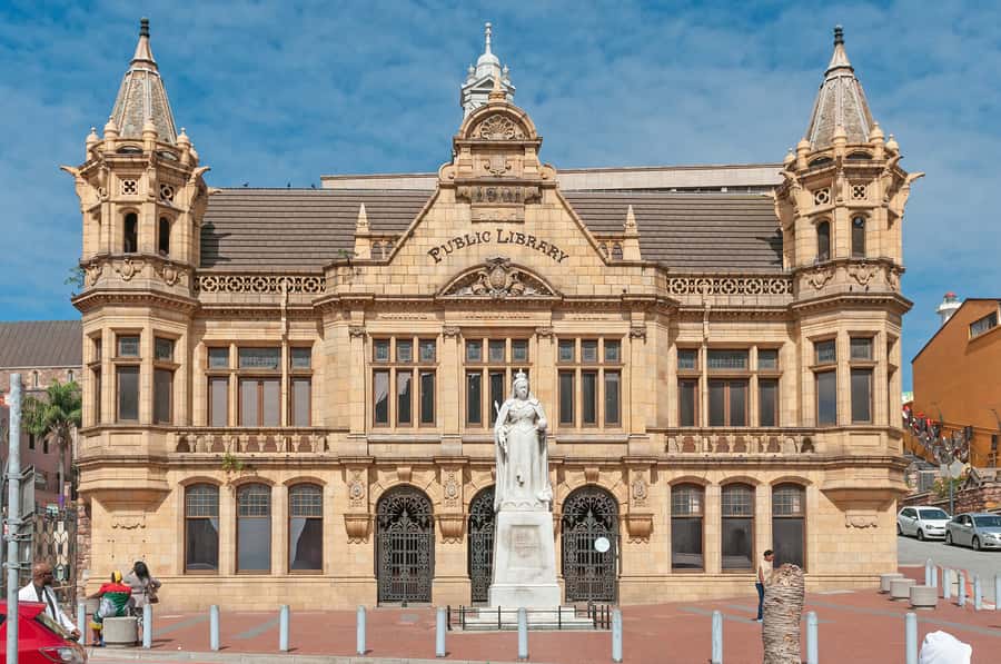 Port Elizabeth: 4x4 Wildlife Safari & City Sightseeing Tour - Cape Recife Lighthouse and the Atlantic coast