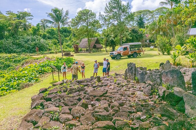 Private Safari Adventure Tour in Bora Bora with Local Guide - Meeting your local guide and 4x4 vehicle