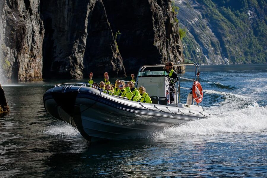 RIB Geiranger - Fjordsafari - What the one-hour route feels like