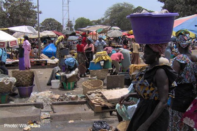 See It All – Safari Tour - Brikama’s woodcarving market and the art of browsing