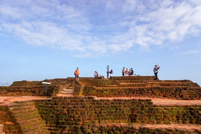 Sigiriya Lion Rock Hike & Minneriya National Park Safari - Choosing between Minneriya, Kaudulla, Hurulu, and Gal Oya